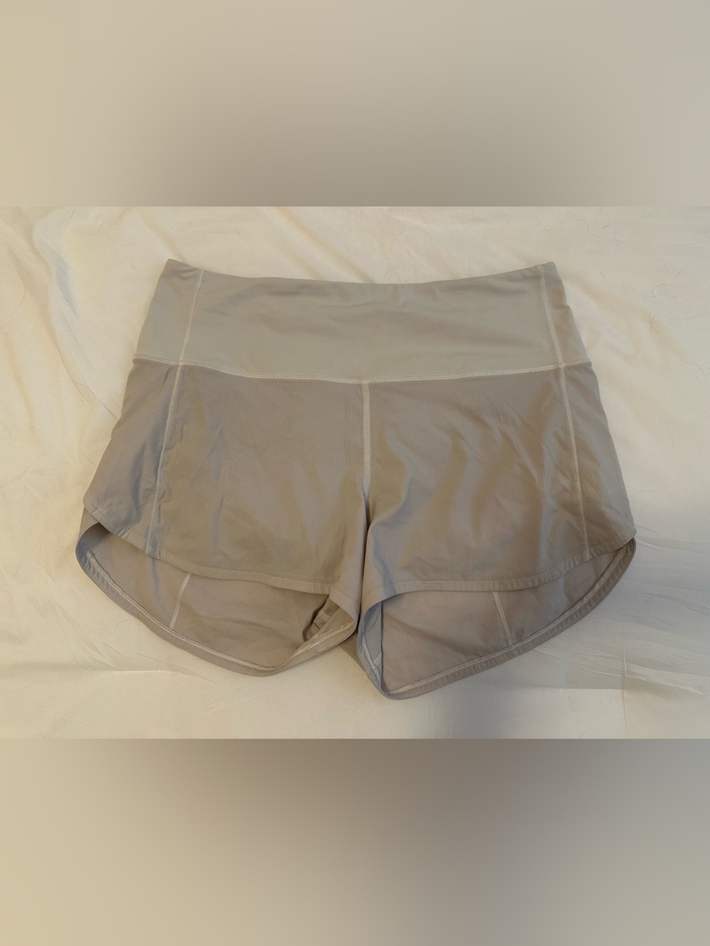 EUC Lululemon OG Speed Up HR Short 4” Light Gray